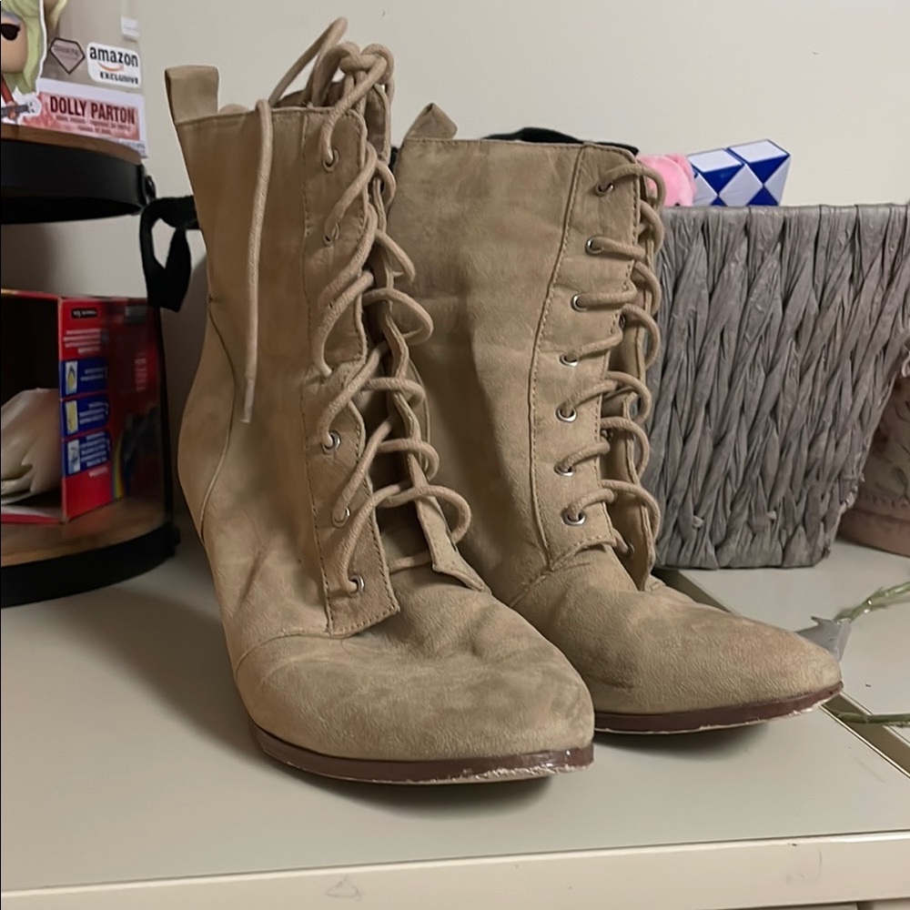 Women's Tan Lace-Up Ankle Boots